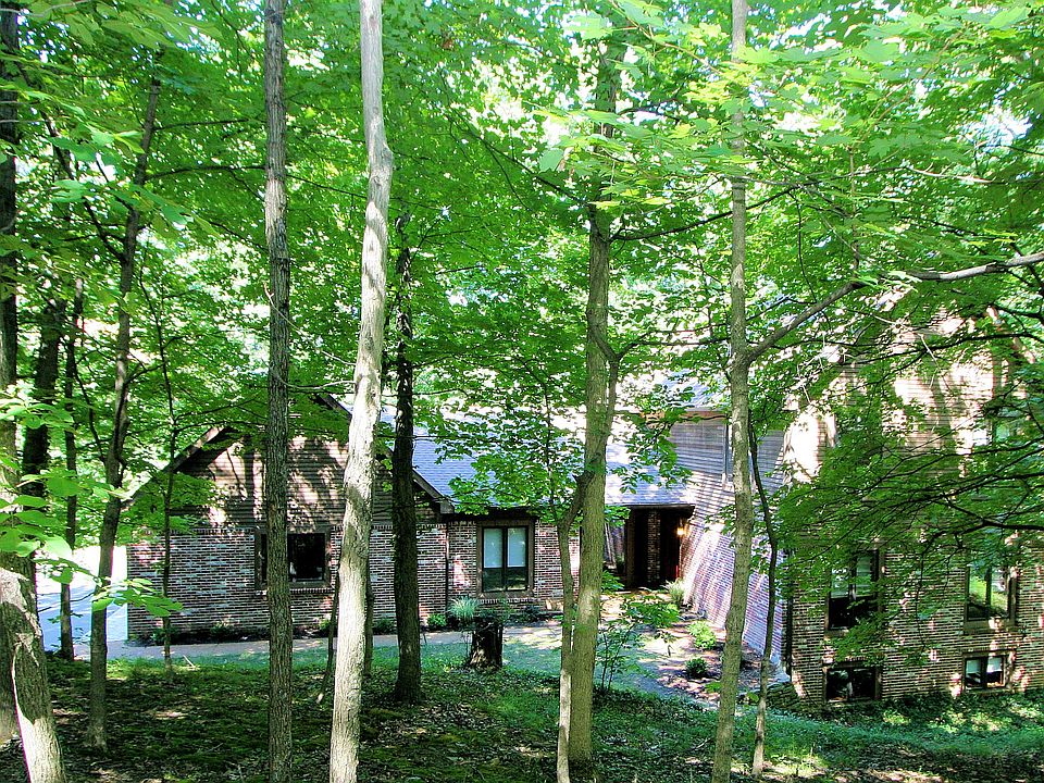 2nd image of 550 Busch Forest Ln