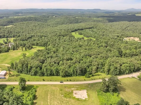 2 Nashville Hwy, Deer Lodge, TN 37726