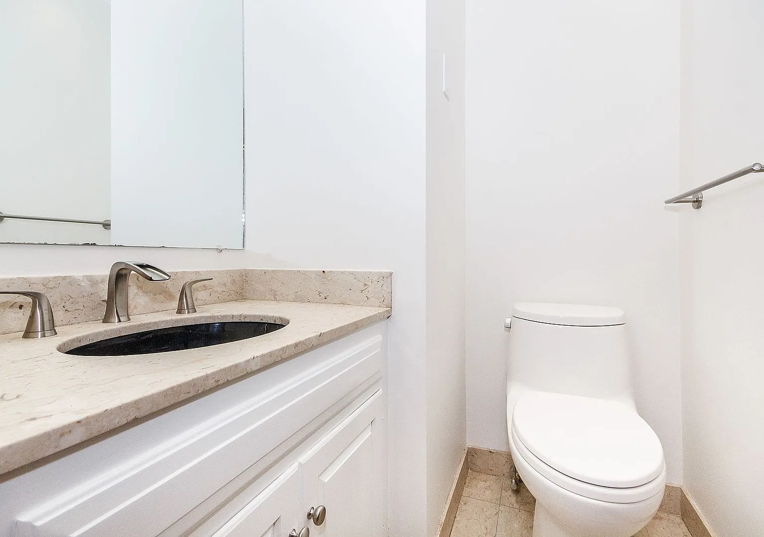 Large 1 bed in Brookline — Photo 1