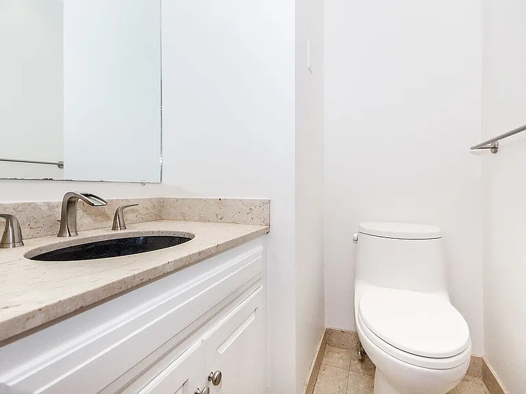 31 Harris St #701A — Photo 1