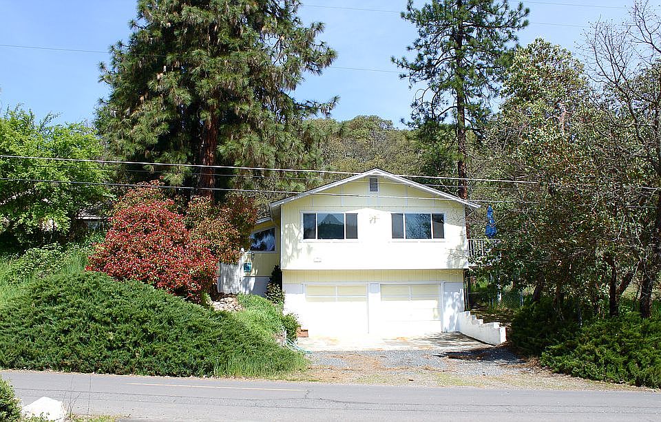 1st image of 879 N 6th Ave