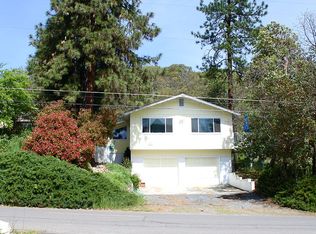 879 N 6th Ave, Gold Hill, OR 97525