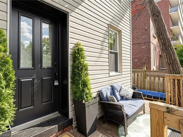 24 Patrick St, Hamilton, ON L8N 1Z5