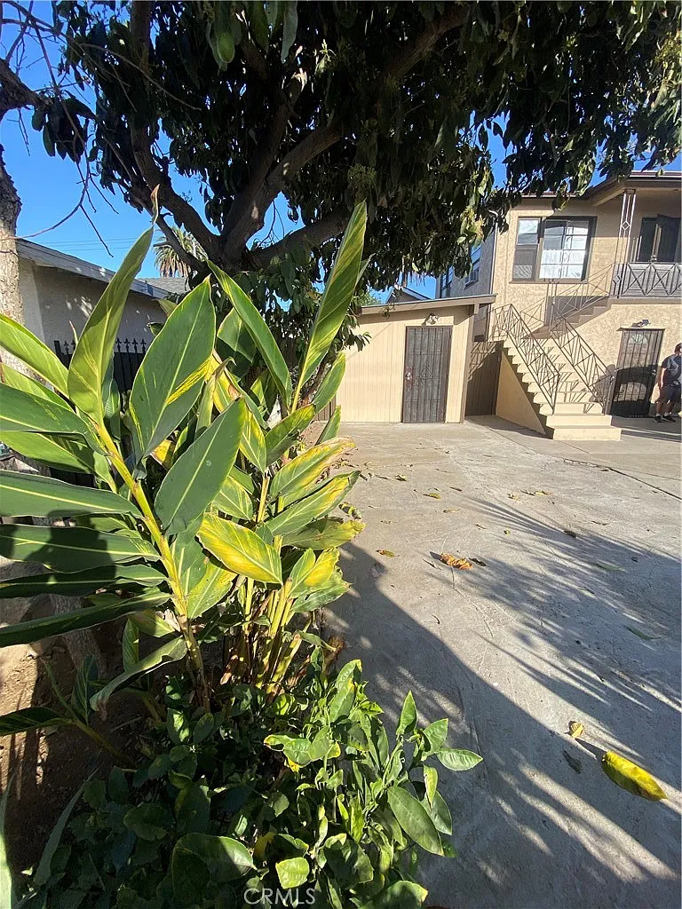 2 bed, 972 sqft, $2,200 — Photo 2