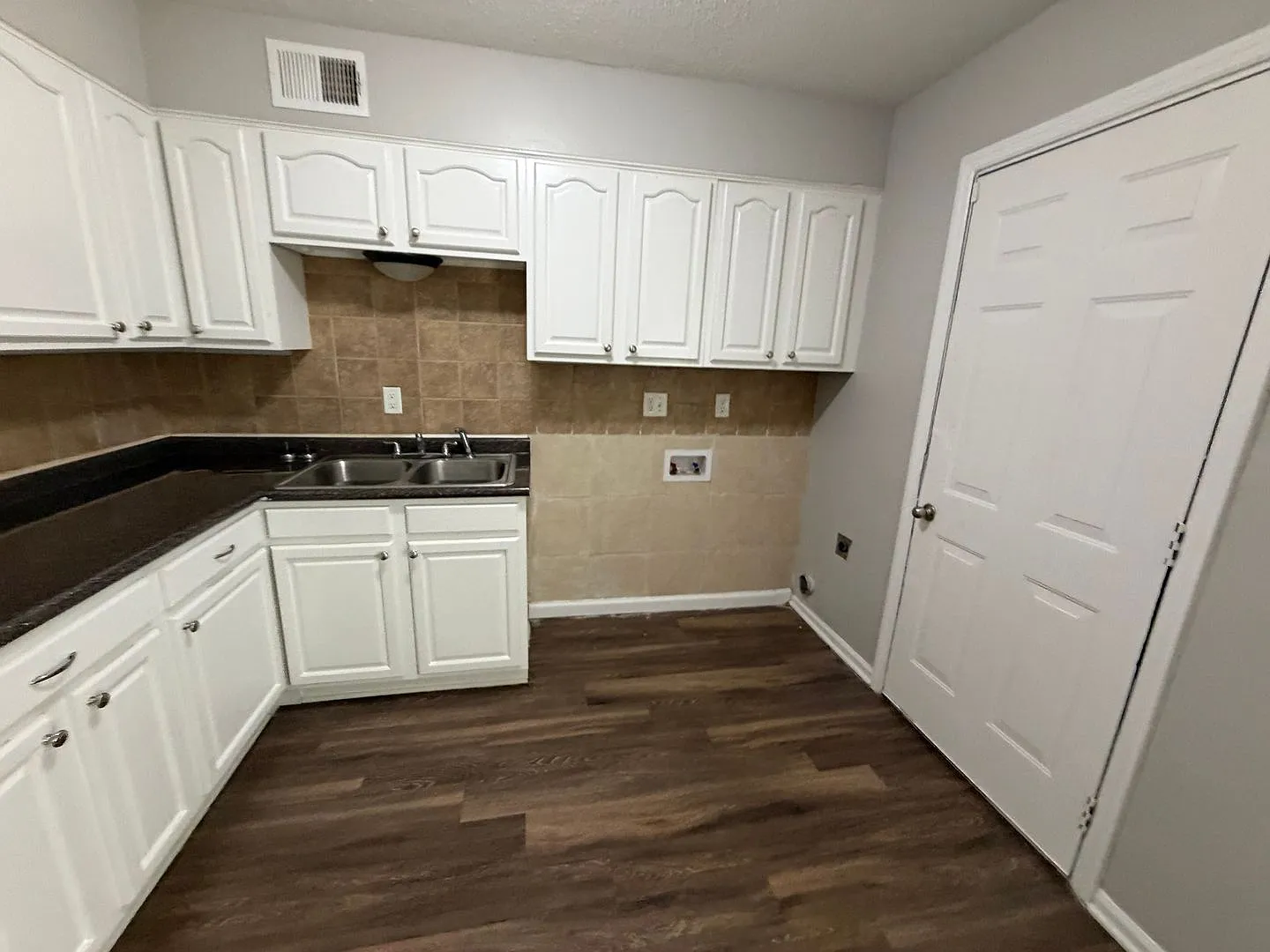 Welcome to 1271 Chickamauga Avenue! — Photo 4