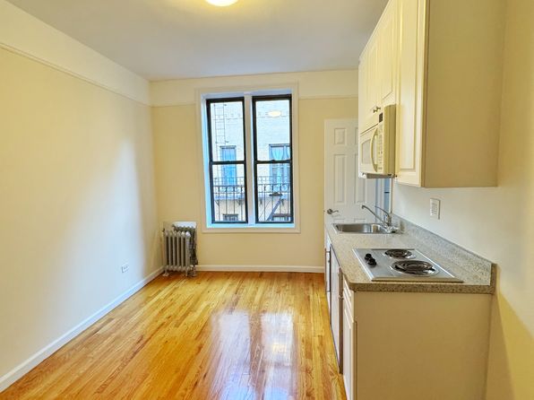 305 W 45th St APT 3N