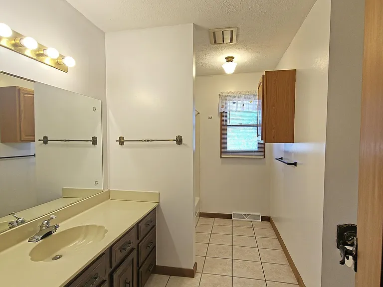 2910 Newbern Dr — Photo 16