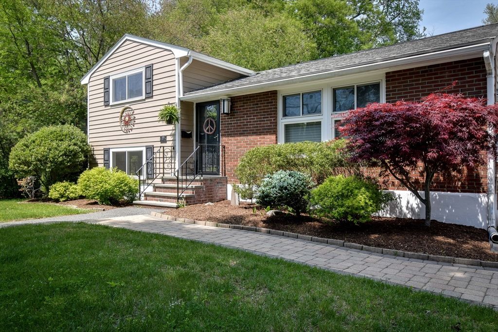 29 Little Tree Ln, Framingham, MA - View 2