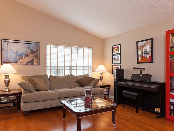 5th image of 9536 Southern Garden Cir