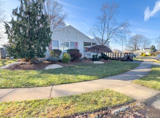 26 Fairfax Rd, Edison, NJ 08817