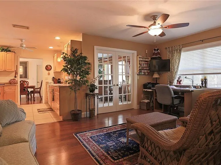 2929 Mayflower St — Photo 9