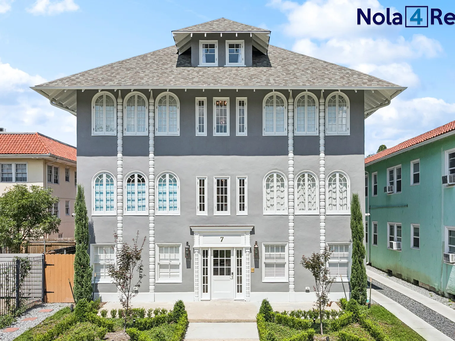 Must See, Experience Modern Luxury in a Beautifully Restored Historic Gem- 2 Bd /2 Ba — Photo 3