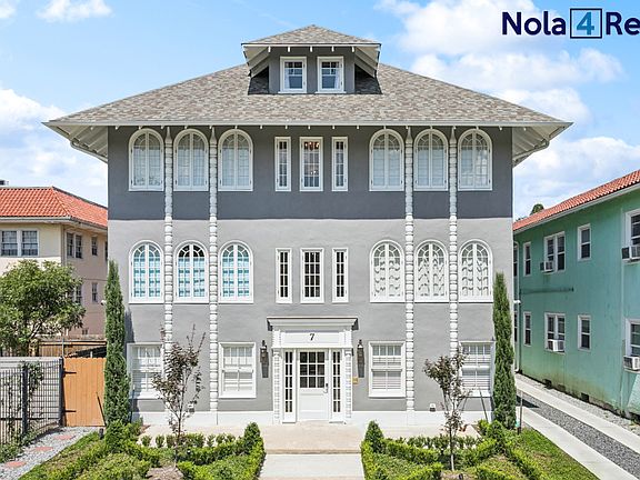 3rd image of 7 Fontainebleau Dr