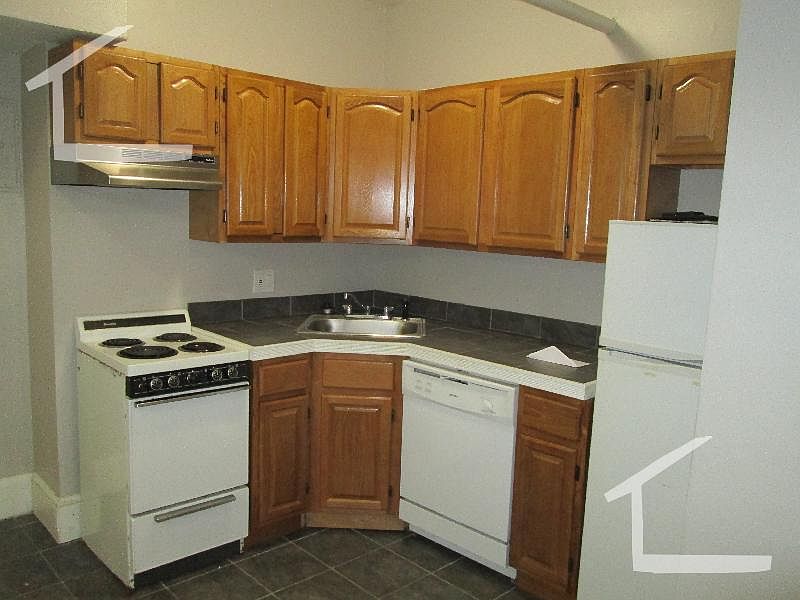 2nd image of 1086 Commonwealth Ave #2
