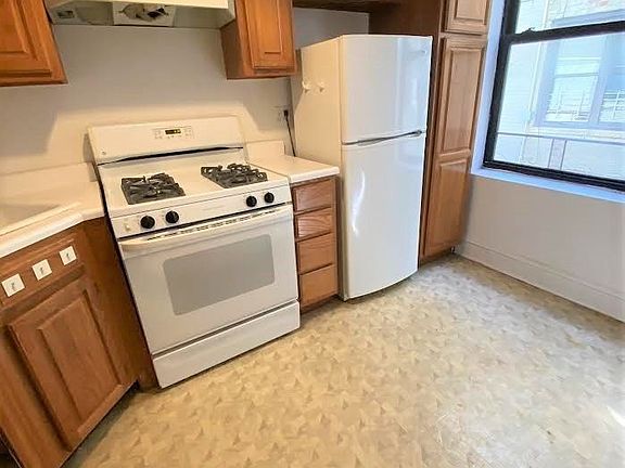 2nd image of 30-69 34th St #B1b