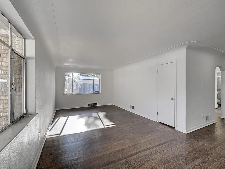 3573 N Leyden St — Photo 10