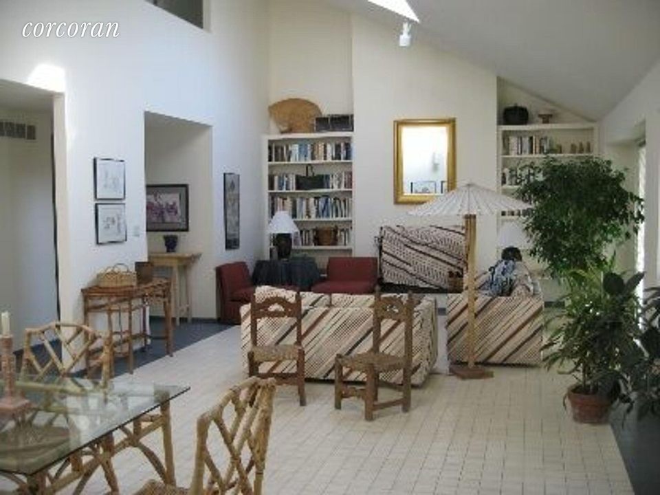 1st image of 17 Woodland Way