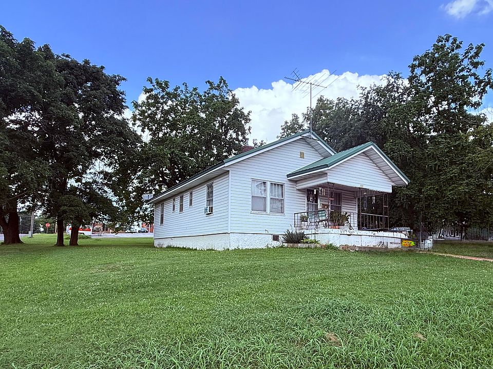 1st image of 209 W 2nd Street