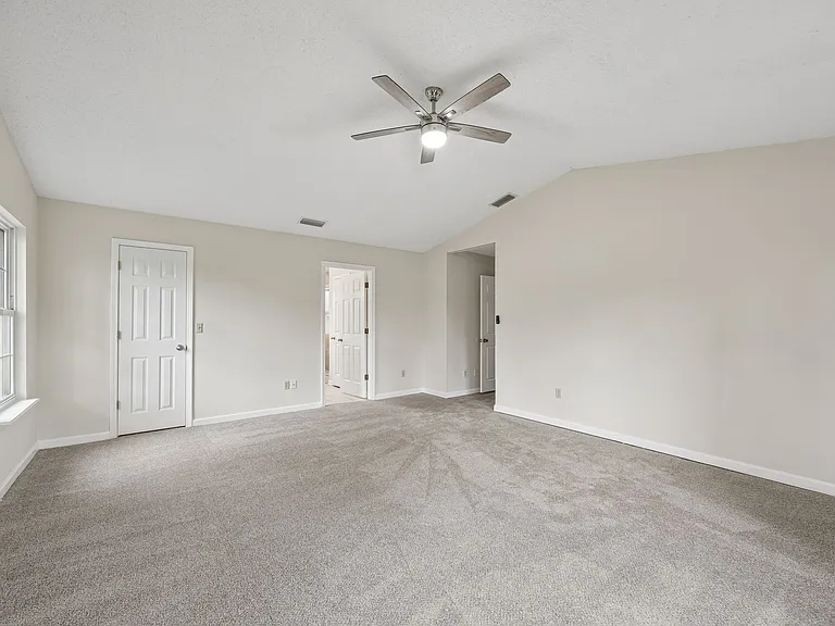 11018 Reading Rd — Photo 17