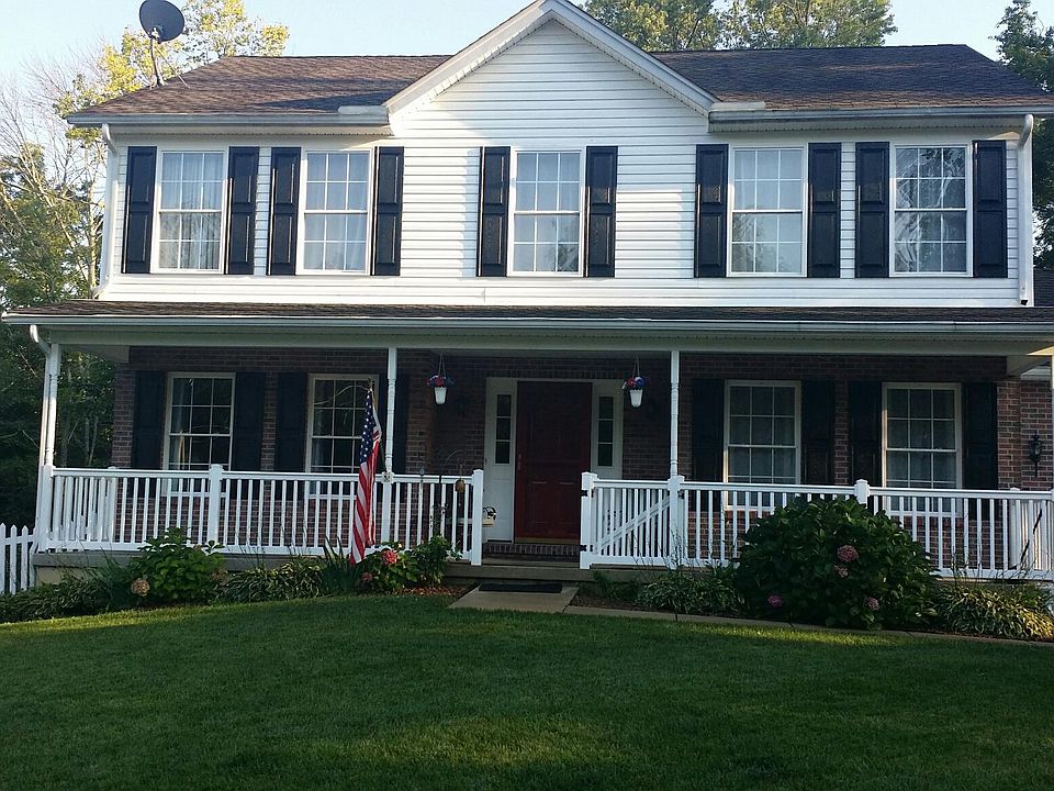 1st image of 10 Peabody Dr