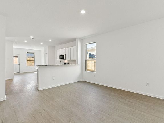 5th image of 15022 English Rose Rd