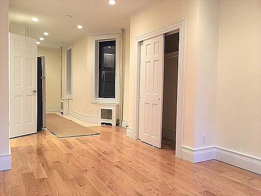 3rd image of 301 10th Ave APT 3C