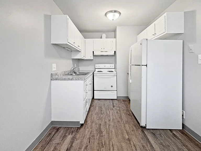 531 W 20th St #27 — Photo 1