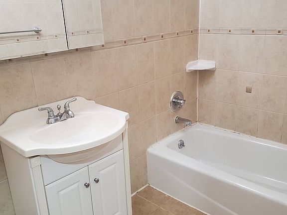 4th image of 2689 E 64th St