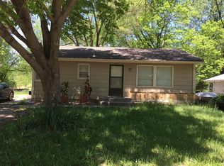 914 E 13th St, Lawrence, KS 66044