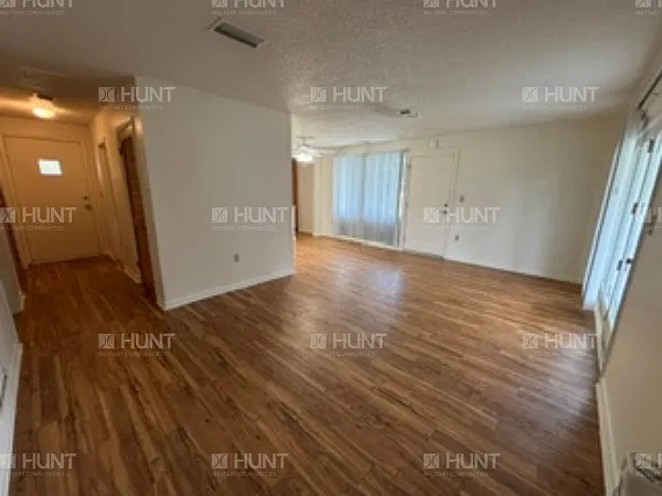 3 bed, 1.5 bath, 1304 sqft, $1,625 — Photo 4