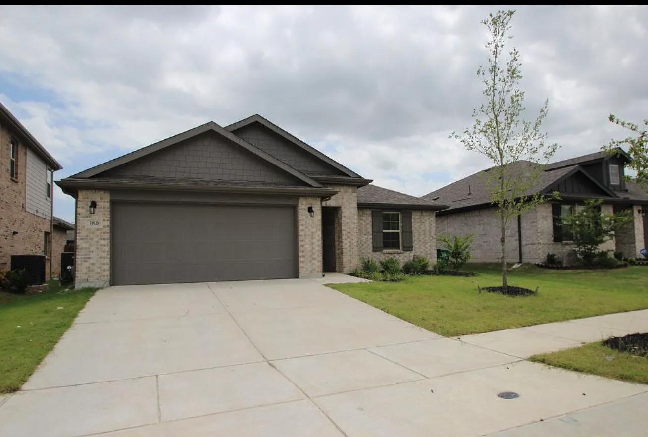 4 bed, 1854 sqft, $2,600 — Photo 1