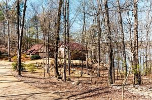 5th image of 355 Mountain Laurel Dr
