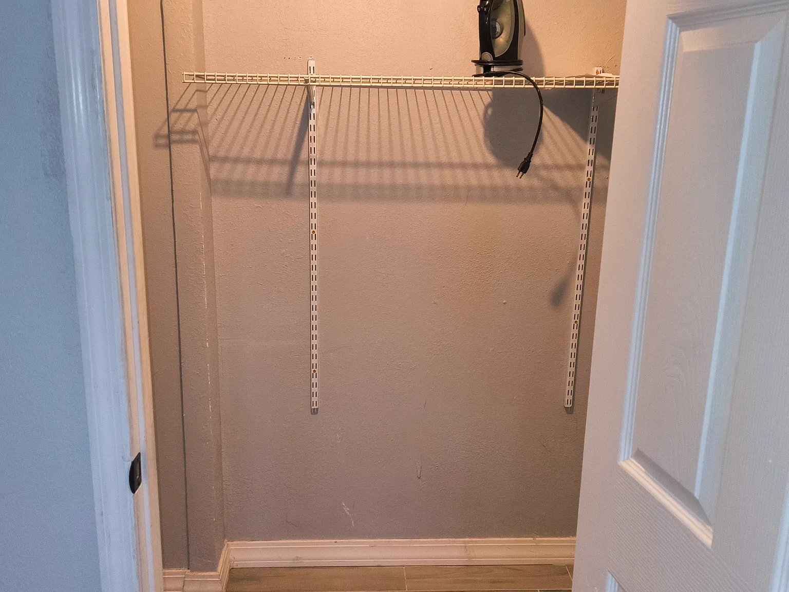 Studio, 918 sqft, $1,300 — Photo 3