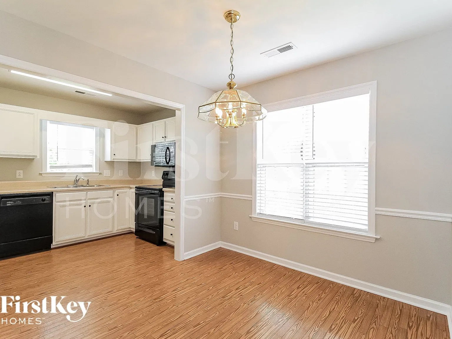 3 bed, 2.0 bath, 1219 sqft, $1,960 — Photo 4
