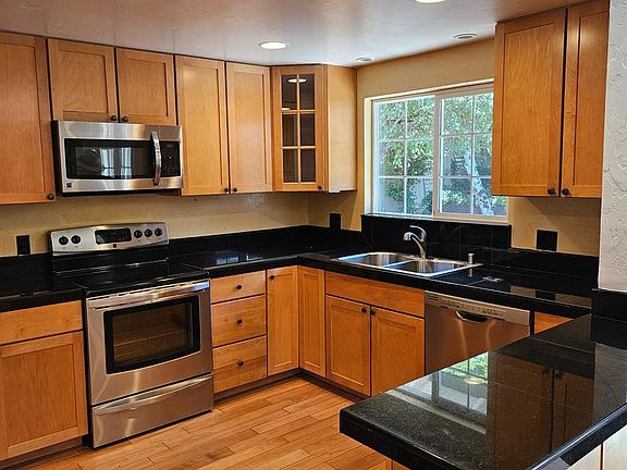 3rd image of 425 Deerfield Circle