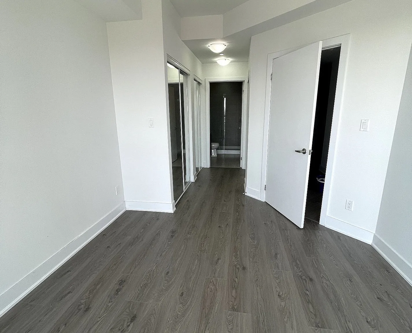 Flaire Condos — Photo 3