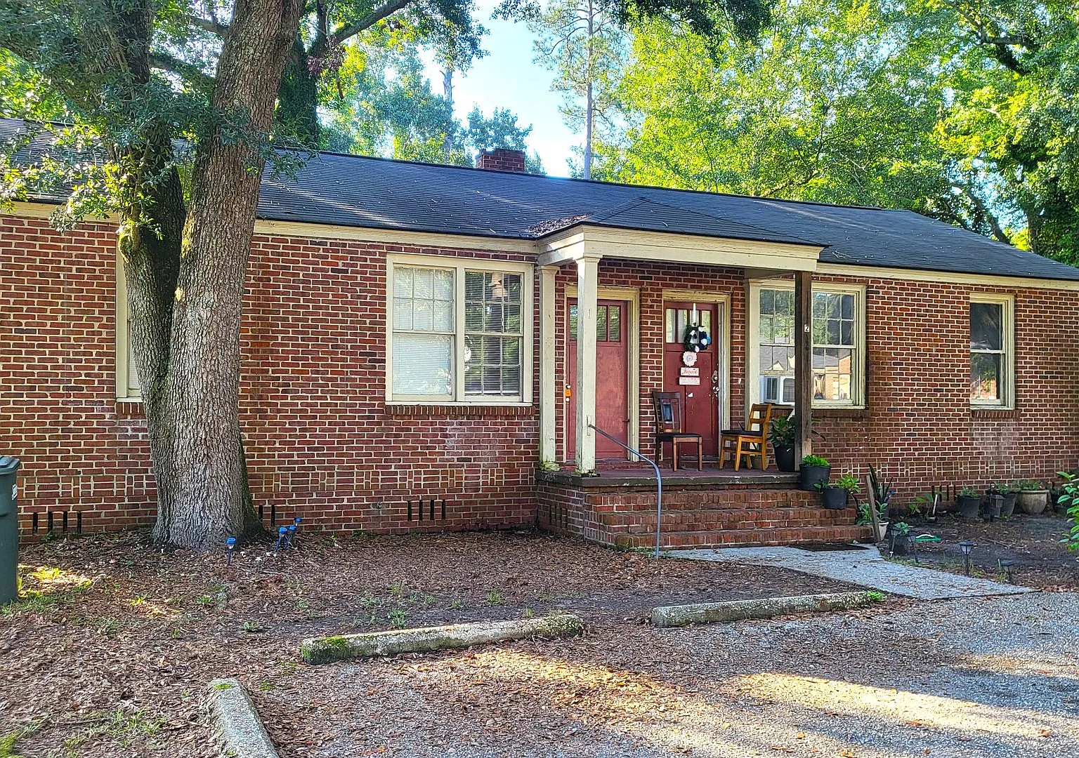 1 Woodlawn Ct — Photo 1