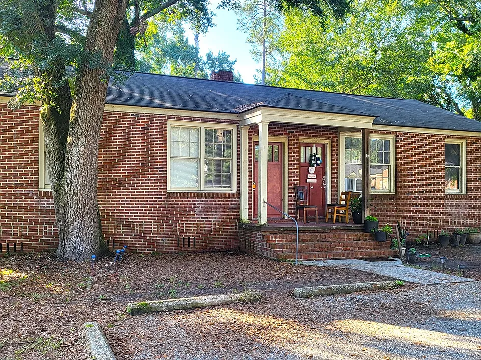 1 Woodlawn Ct