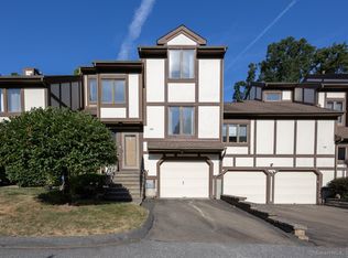 690 Forest Rd #392, West Haven, CT 06516