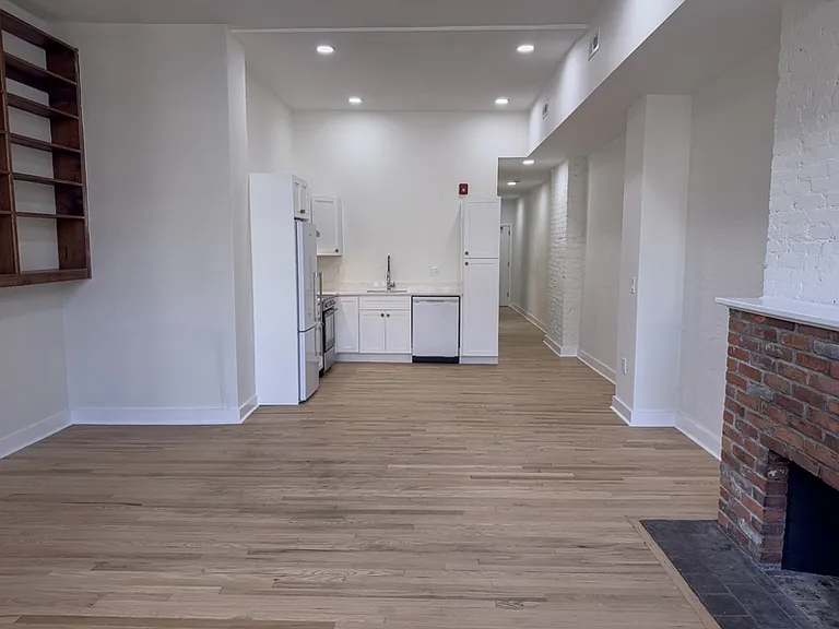 2013 Green St #2 — Photo 14