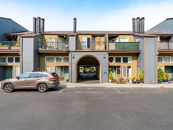 3rd image of 301-325 NW Richmond Beach Rd #127
