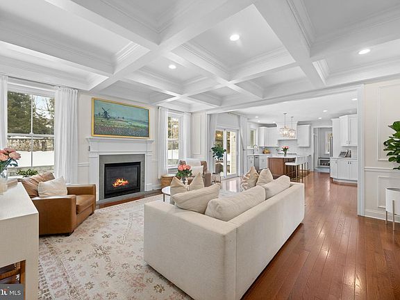 4th image of 814 Newtown Rd