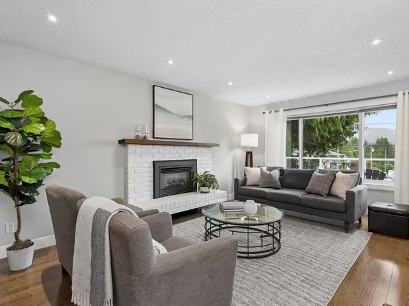 3285 Fromme Rd, North Vancouver, BC V7K 2E1