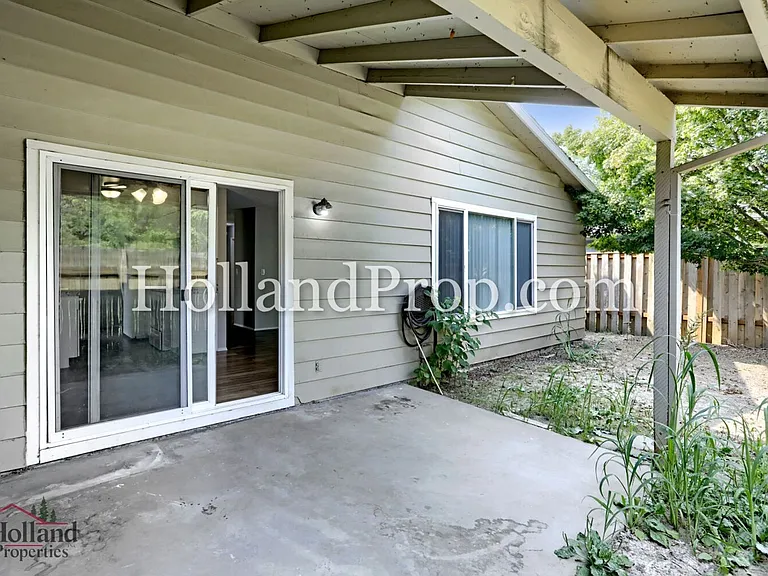1974 NE Barberry Dr — Photo 23