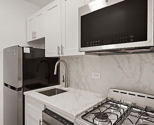 4th image of 150 E 37th St APT 7G