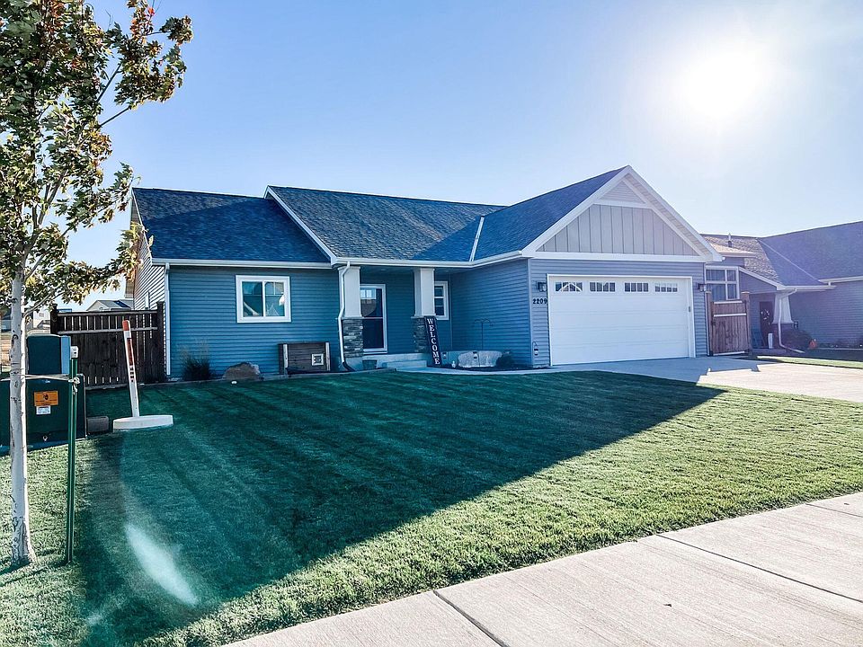 1st image of 2209 5th Ave NE