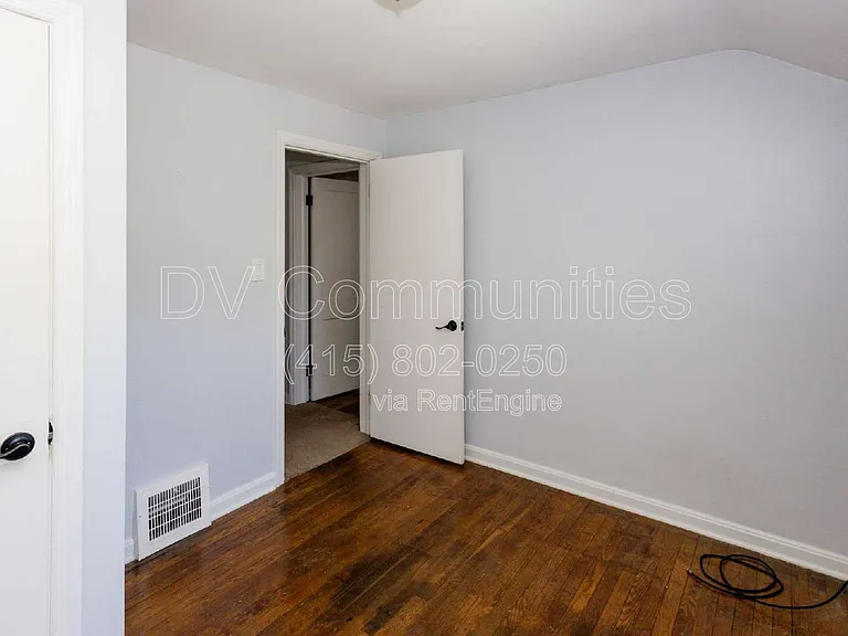 4871 Oakland Dr — Photo 10
