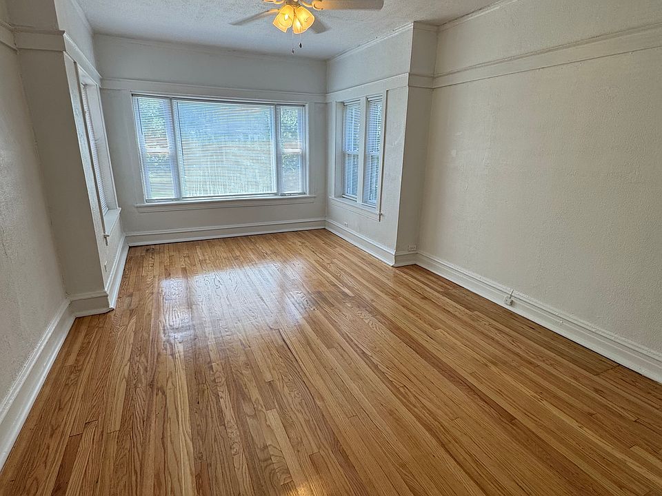 Living Room/Sun Room