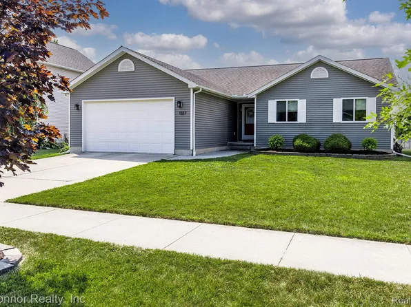 1327 Maddison Ave, Marysville, MI 48040