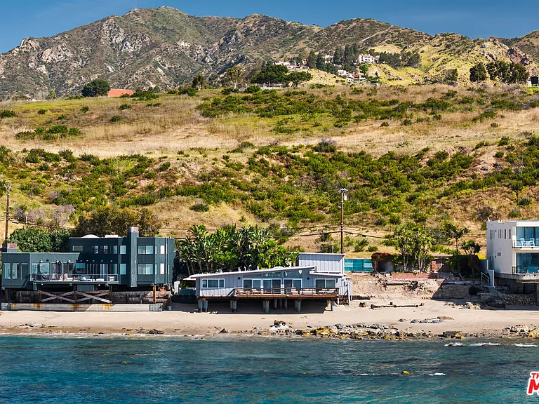 24246 Malibu Rd — Photo 1